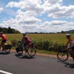 On roule avec le puy de dôme en arrière plan