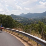 Sur la route en vue du Puy Mary